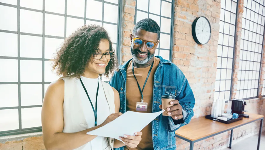 coaches conversation with notepad and coffee