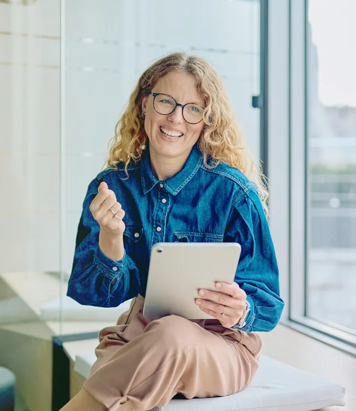 woman smiling with ipad